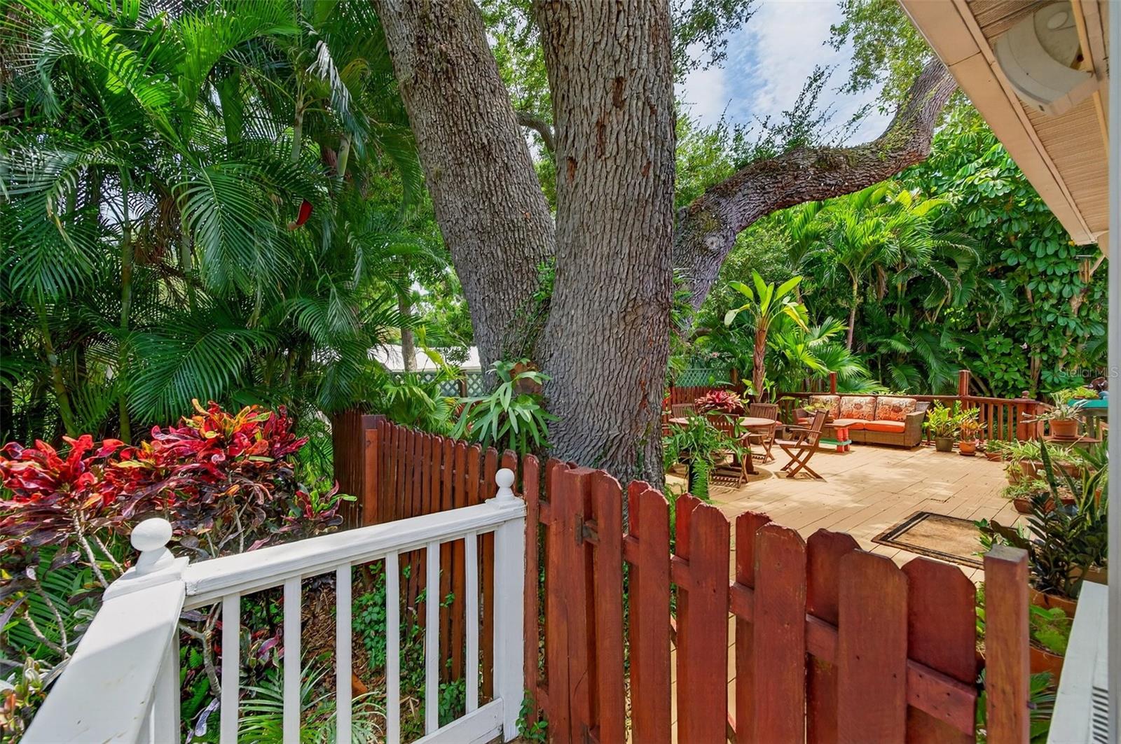 4451 CHARLES LN — photo 47
