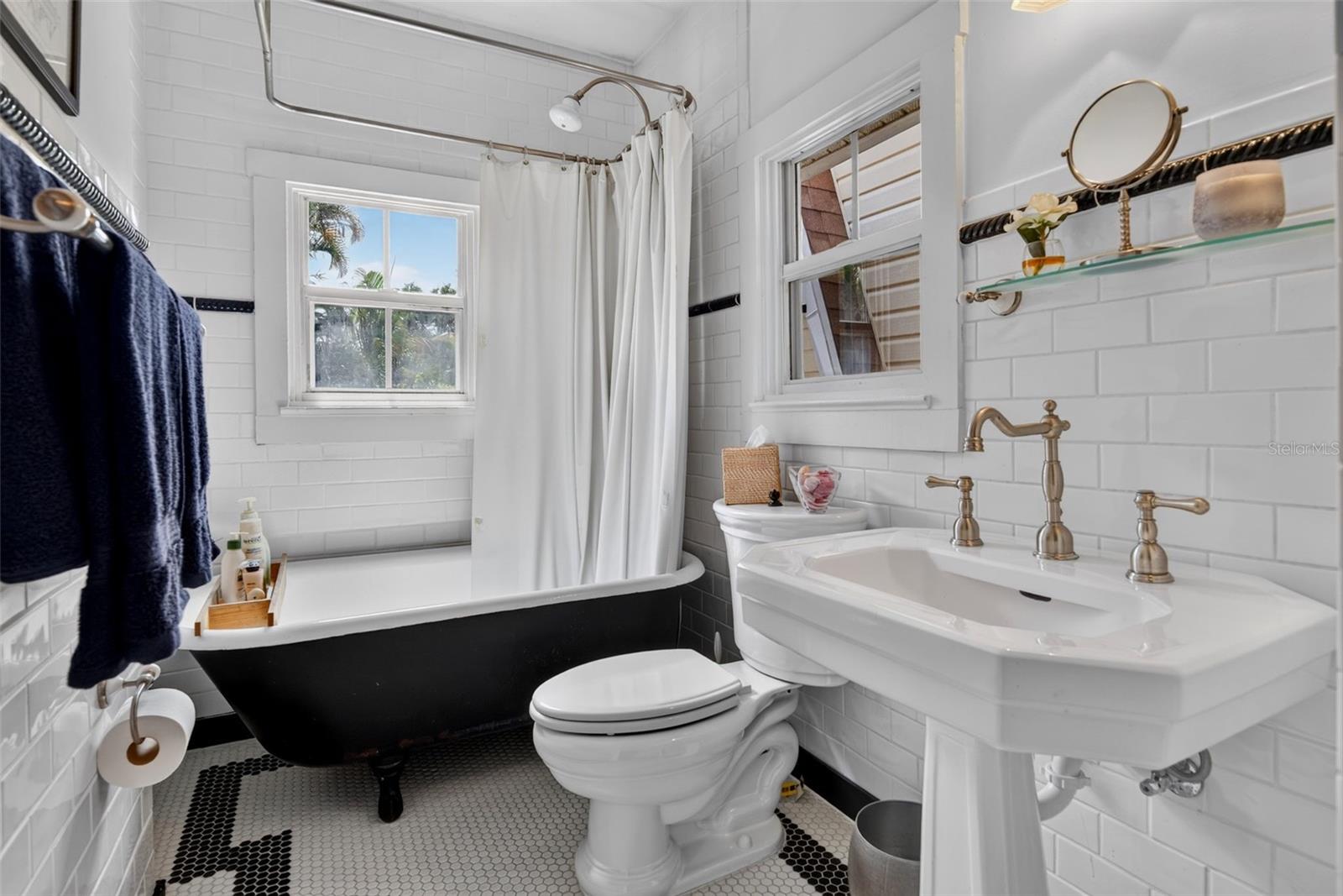 4451 CHARLES LN — photo 42