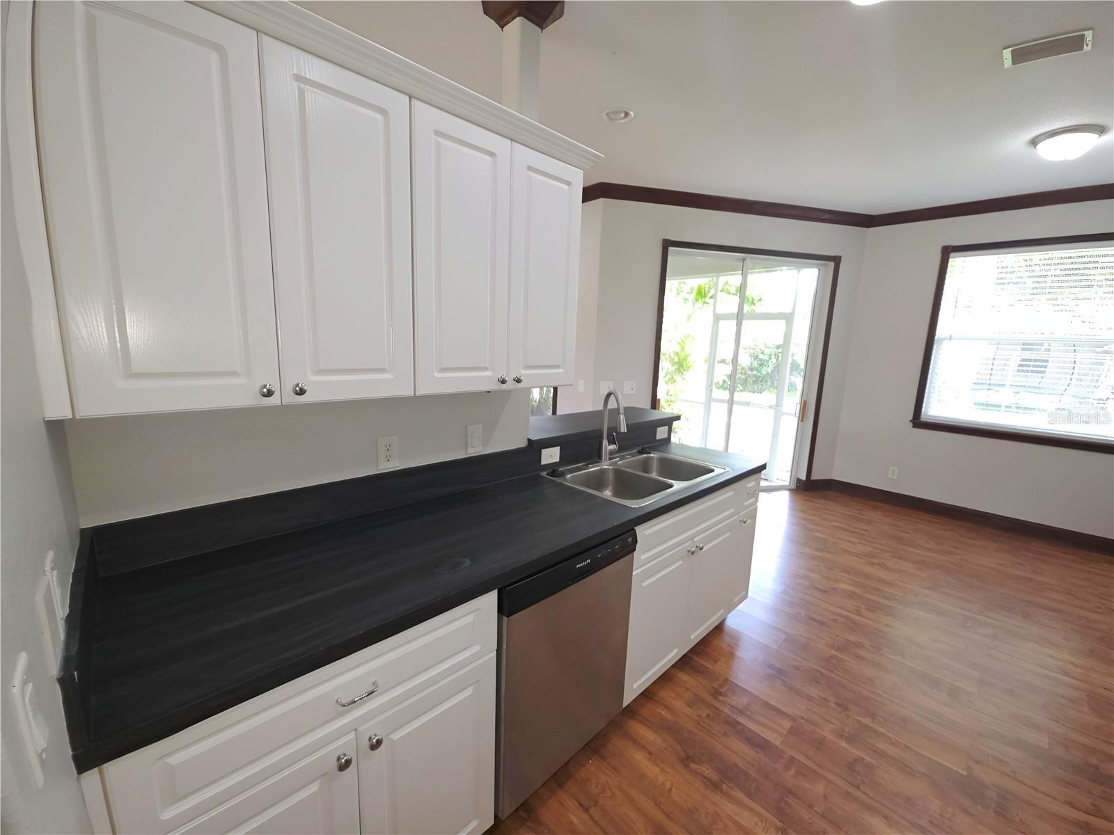 3564 LASLO AVE — photo 8