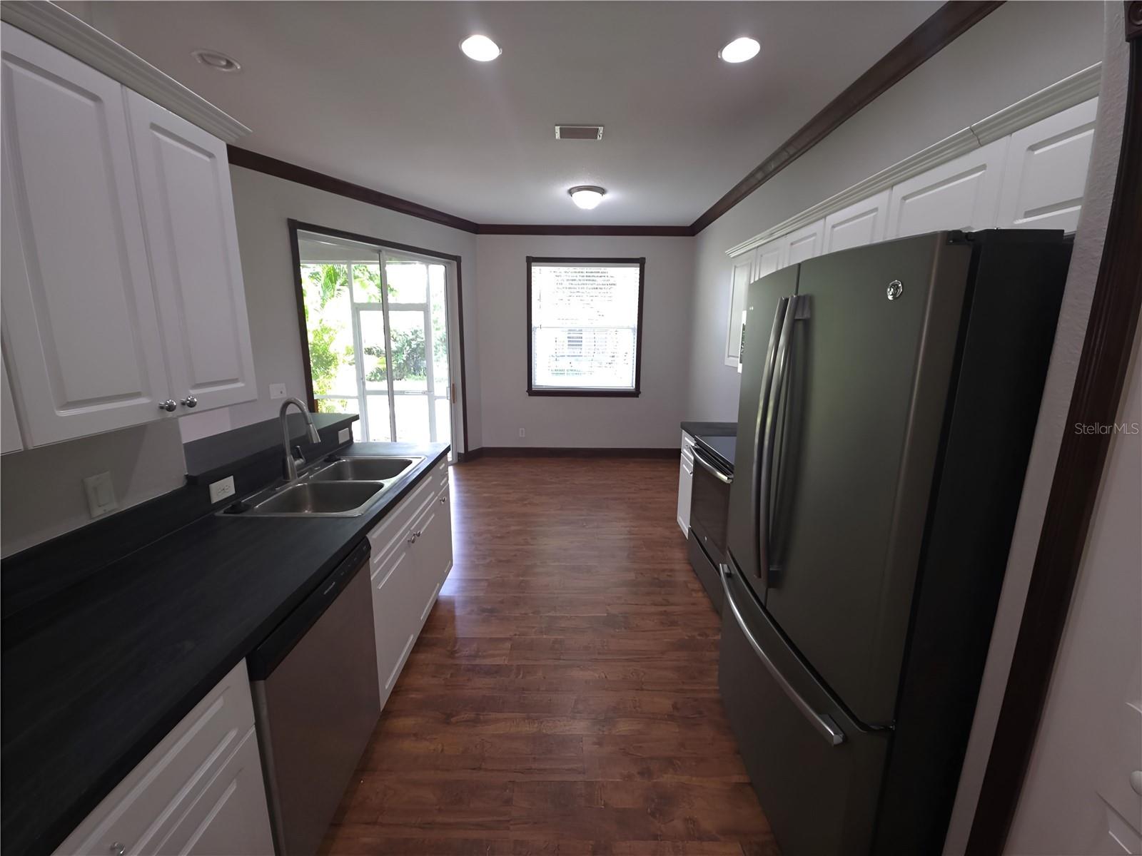 3564 LASLO AVE — photo 9