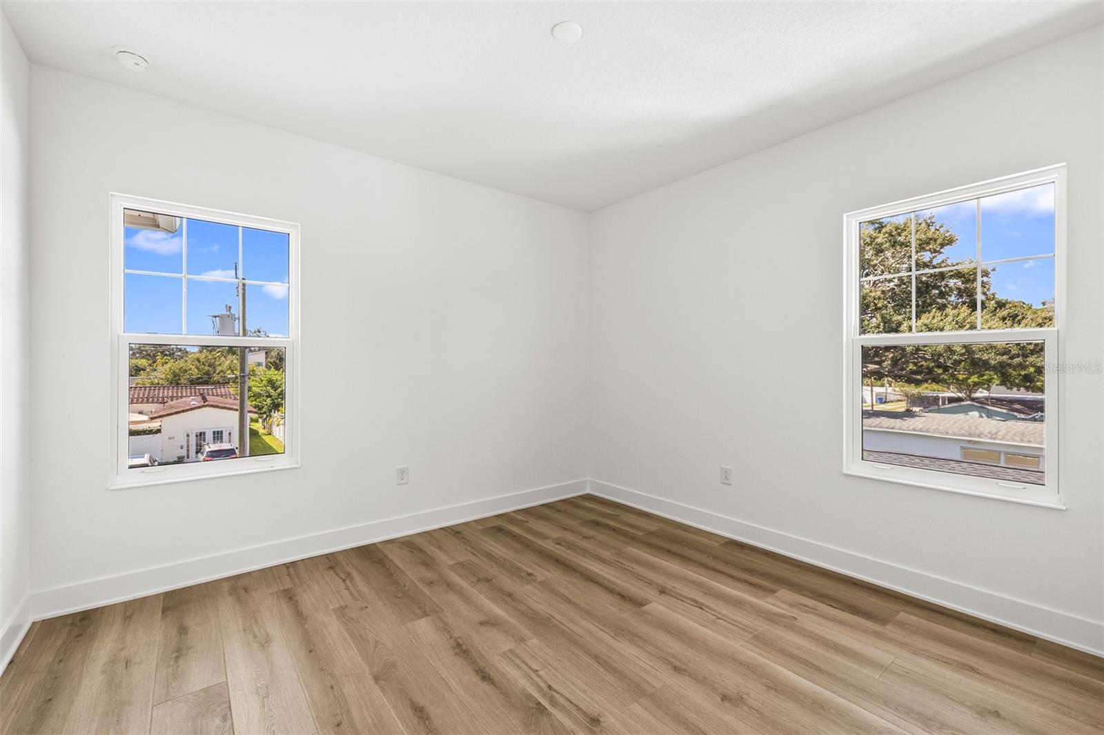 324 37TH AVE — photo 30