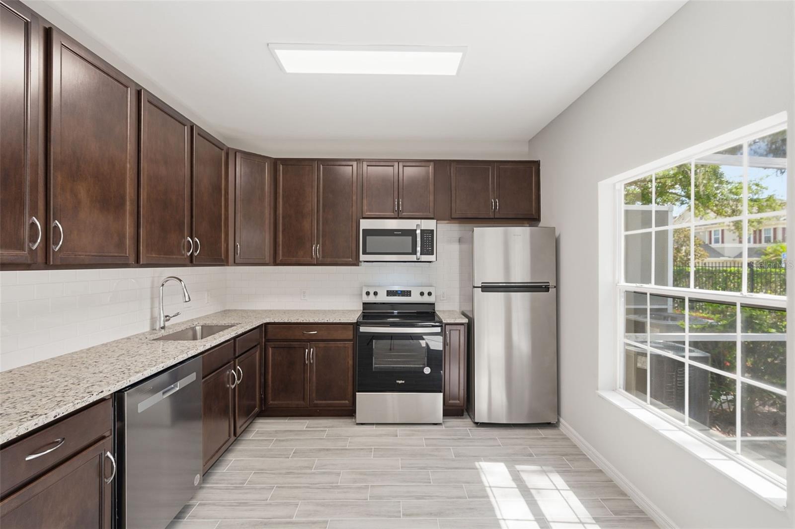 7560 PLANTATION CIR — photo 10
