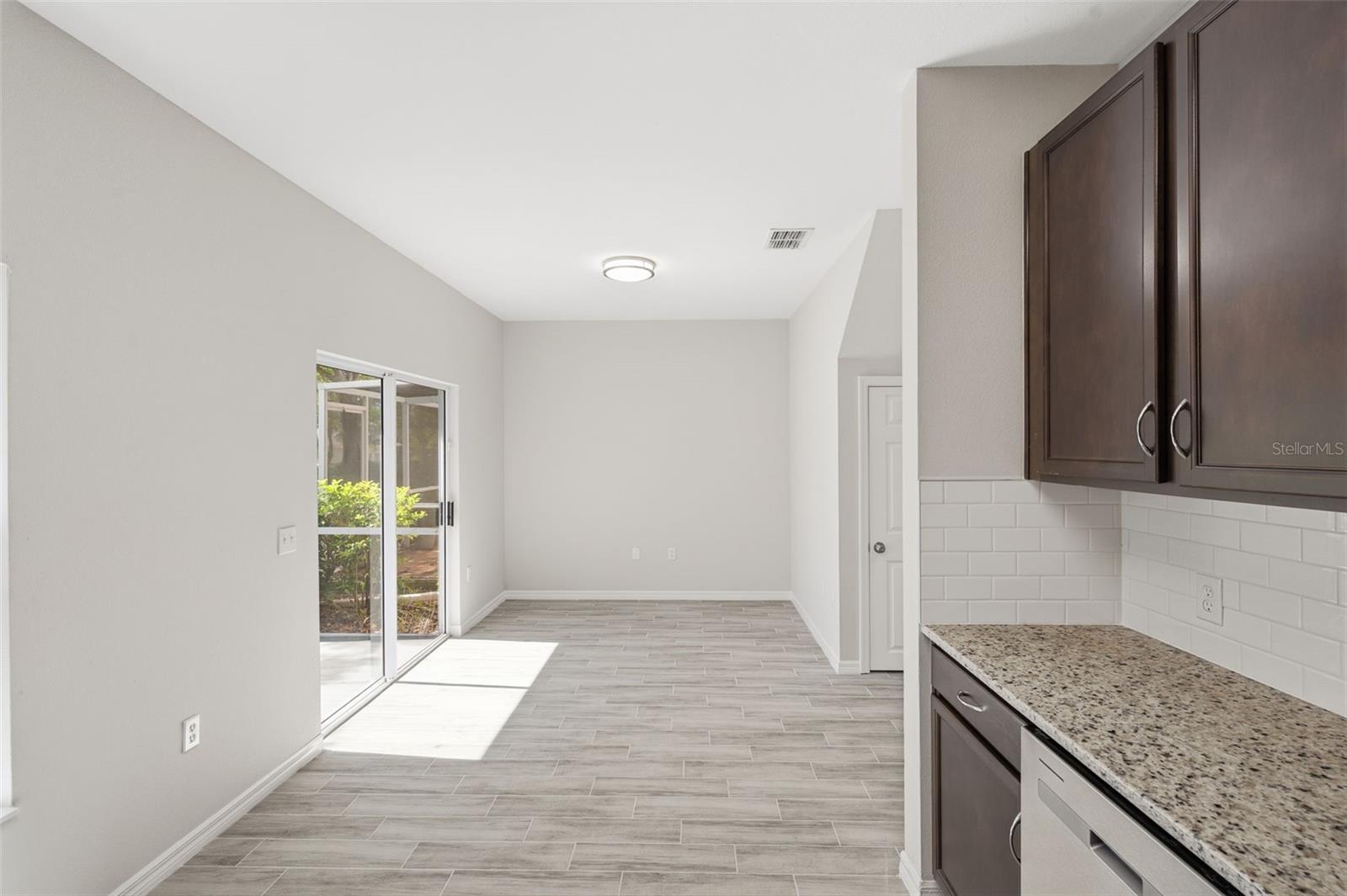 7560 PLANTATION CIR — photo 11