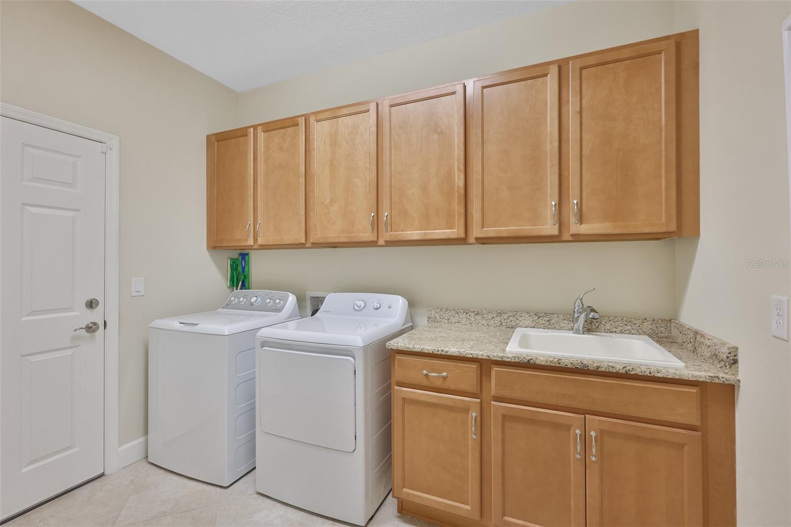 803 CHIPPER DR — photo 25