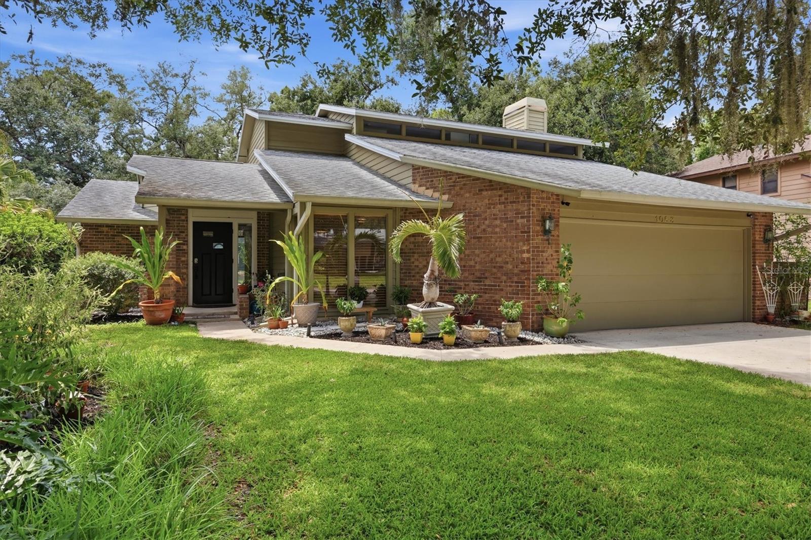 1063 GREYSTONE LN — photo 4