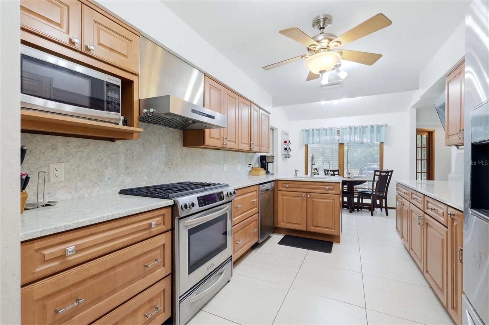 1063 GREYSTONE LN — photo 12