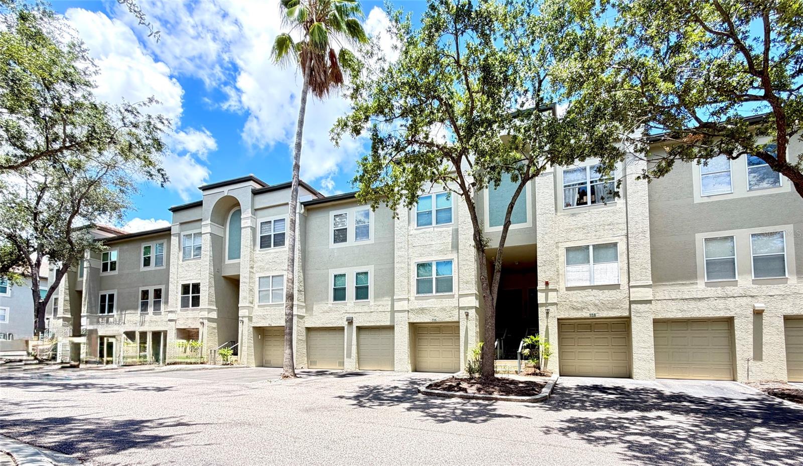 724 CORAL REEF DR — photo 3