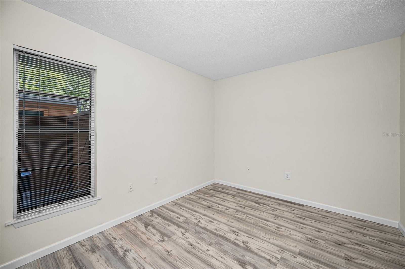 2205 LENNOX RD E #2205 — photo 17