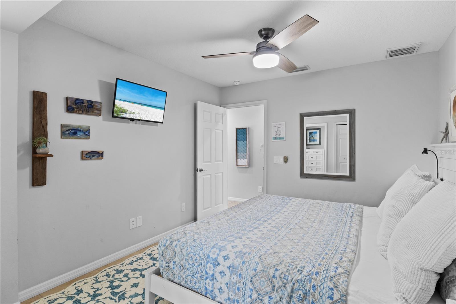 110 PALM AVE — photo 22