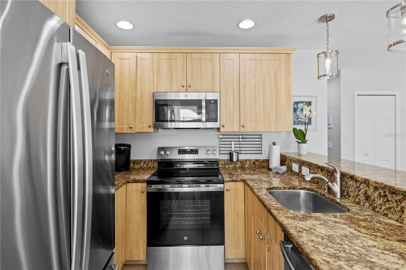 110 PALM AVE — photo 12