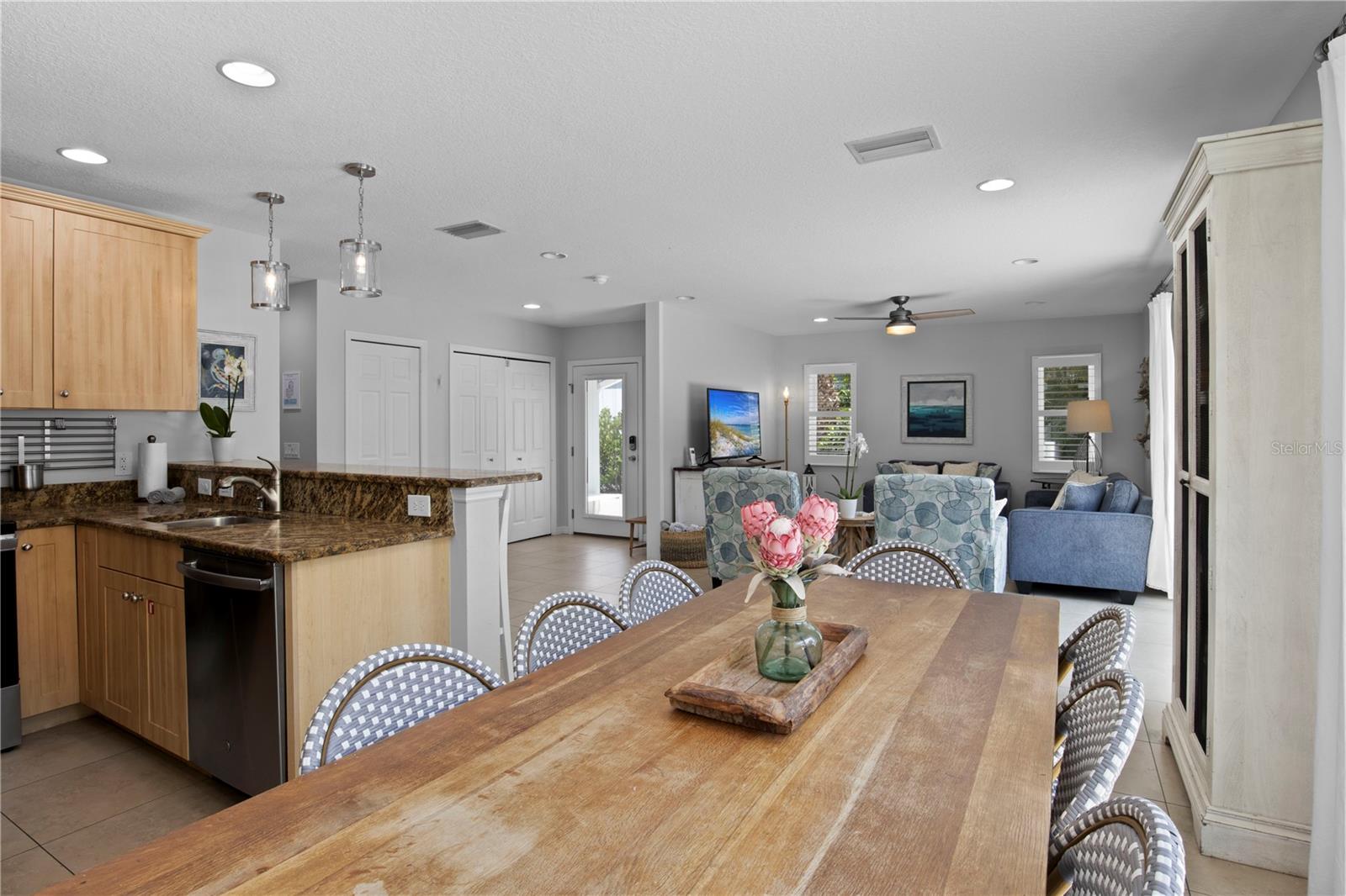 110 PALM AVE — photo 15