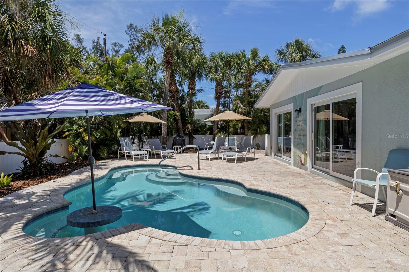 110 PALM AVE — photo 2
