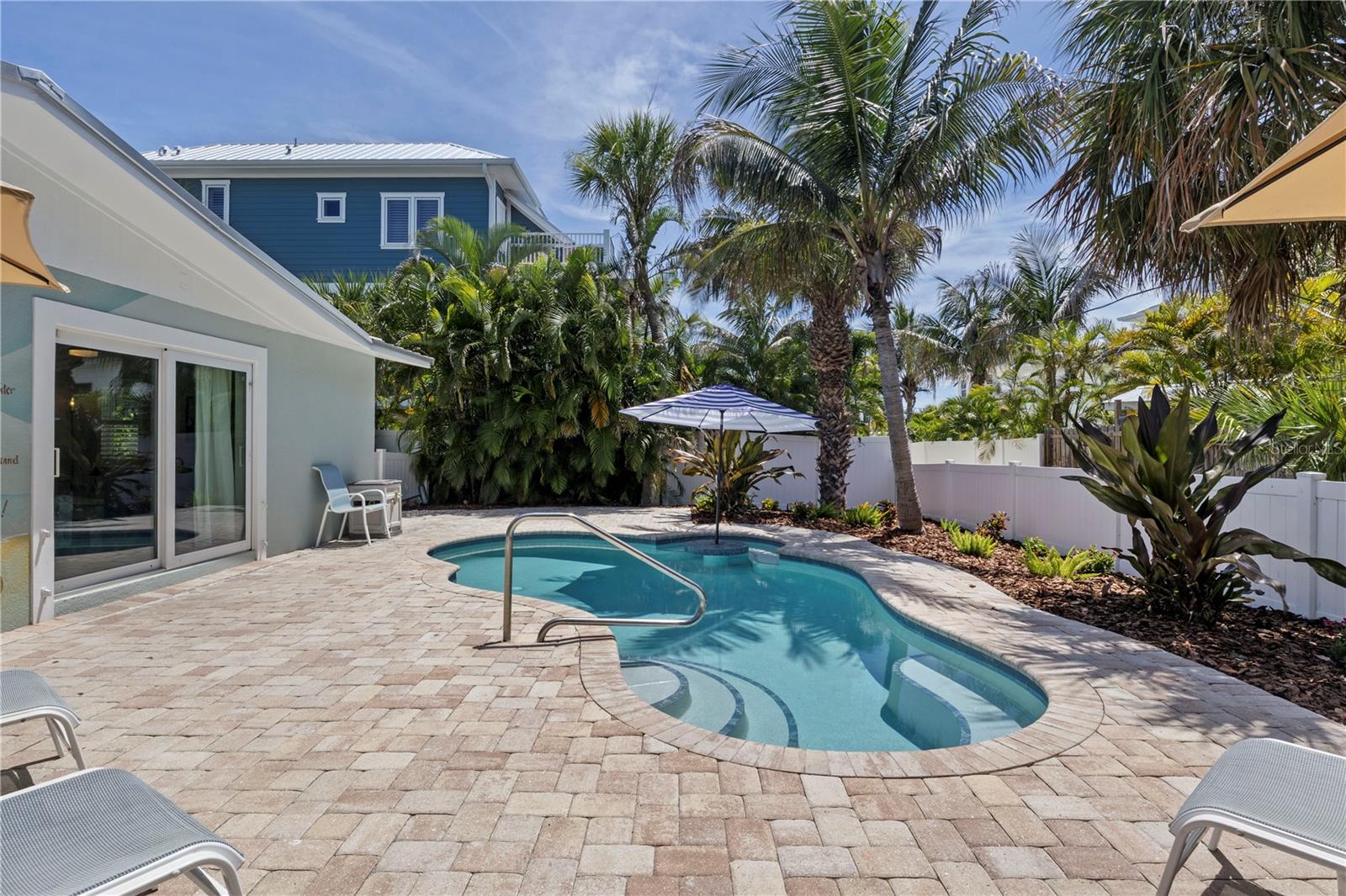 110 PALM AVE — photo 47