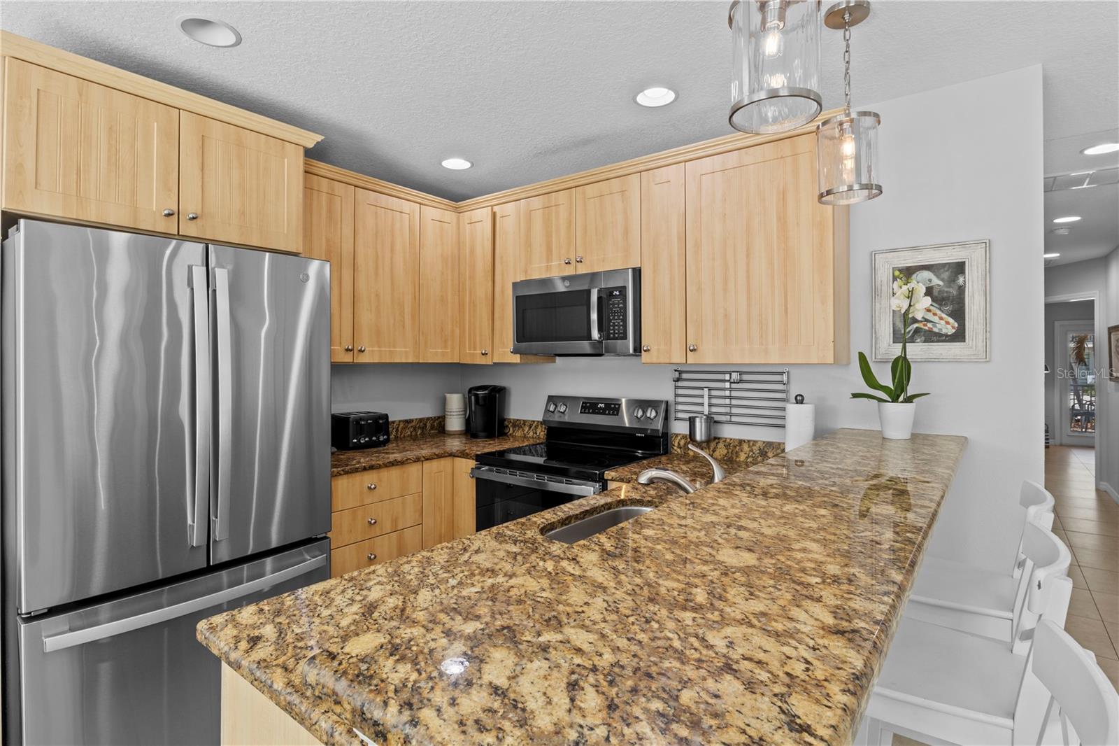 110 PALM AVE — photo 16