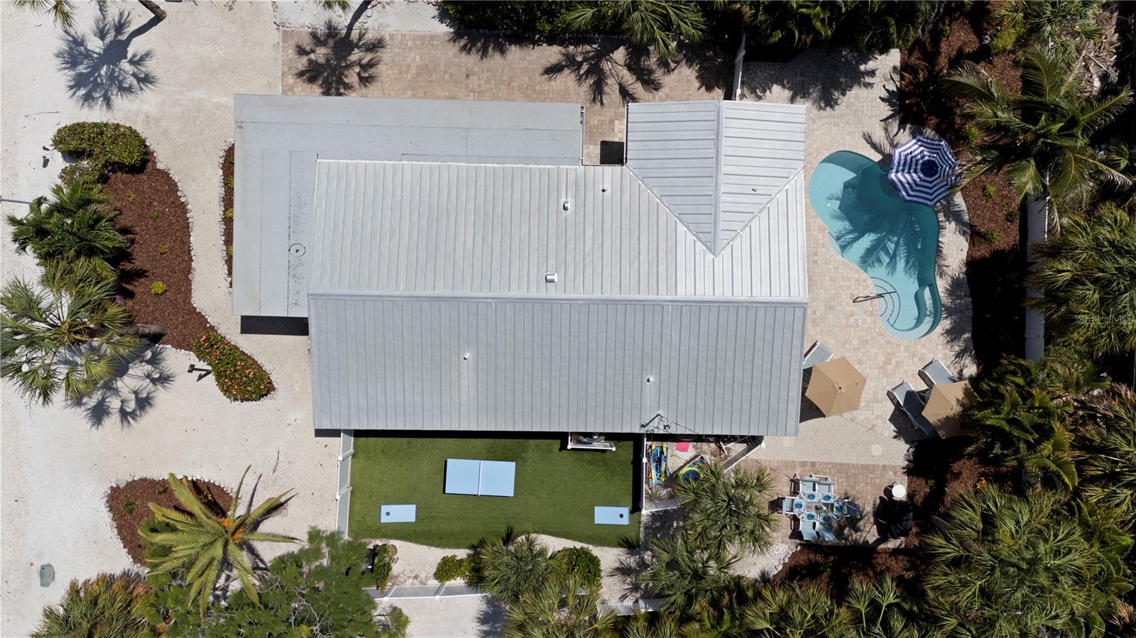 110 PALM AVE — photo 33