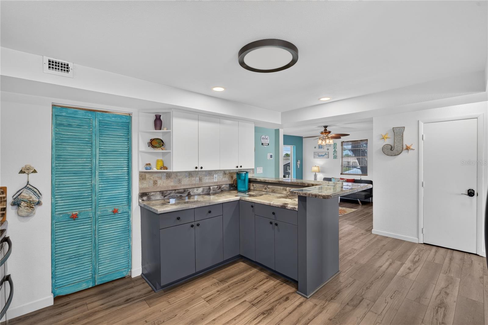 1194 LINDEN RD — photo 17