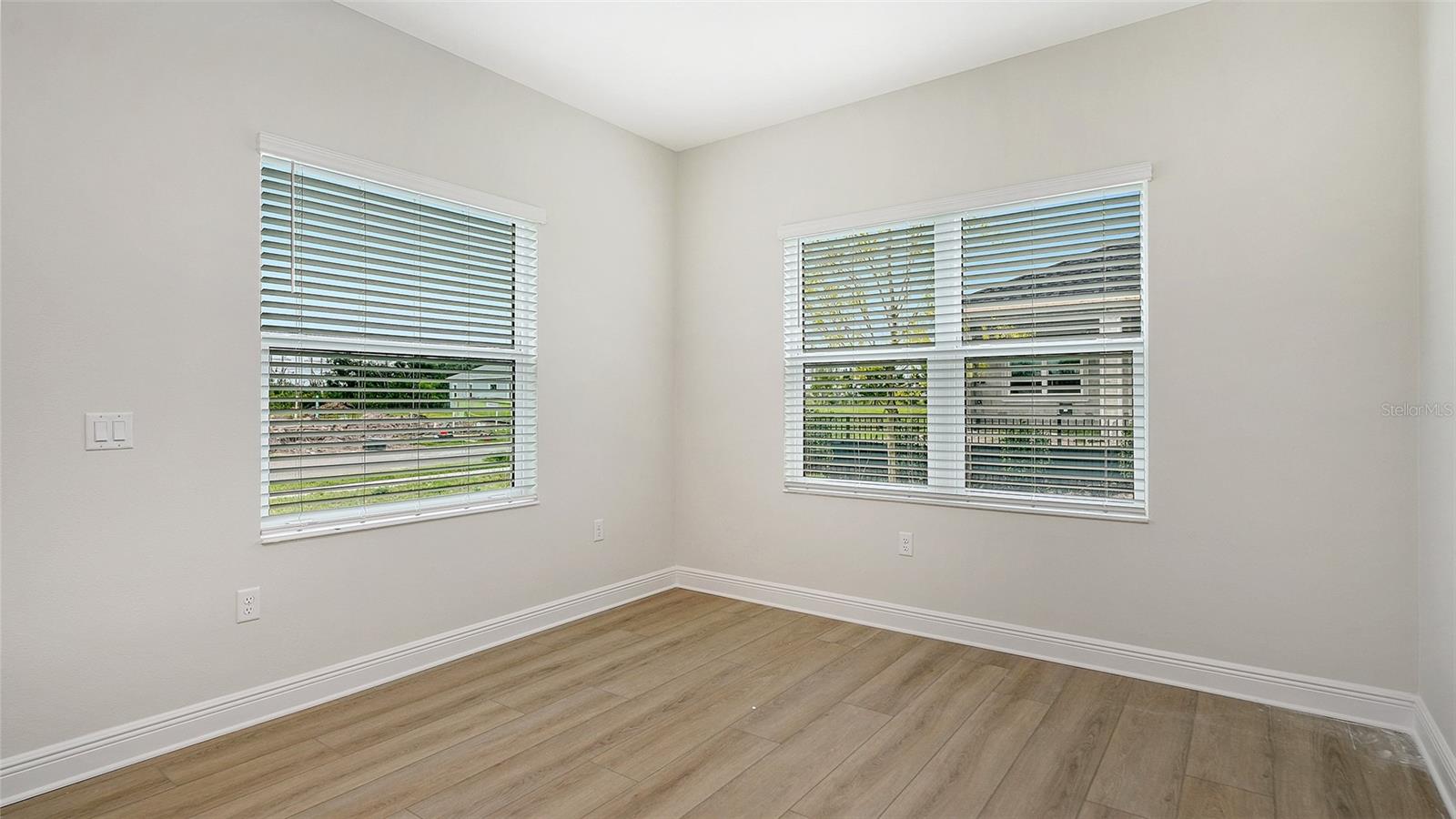 10005 POWELL AVE — photo 9