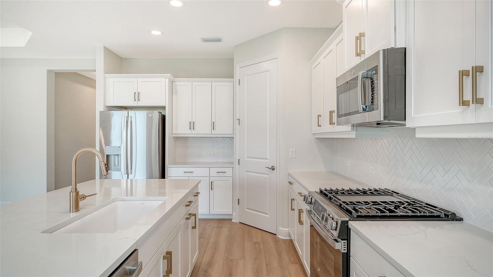 10005 POWELL AVE — photo 8