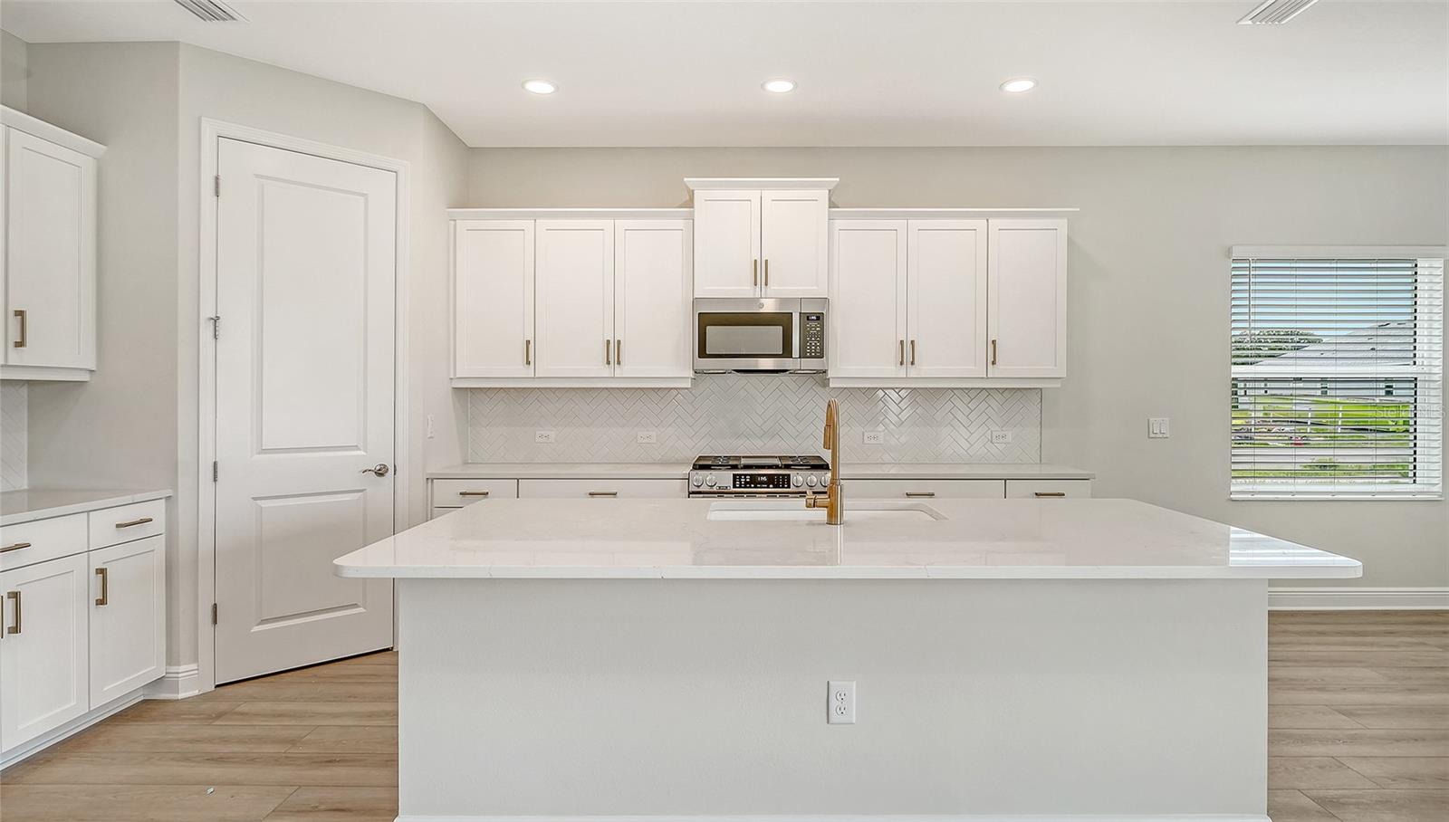 10005 POWELL AVE — photo 6