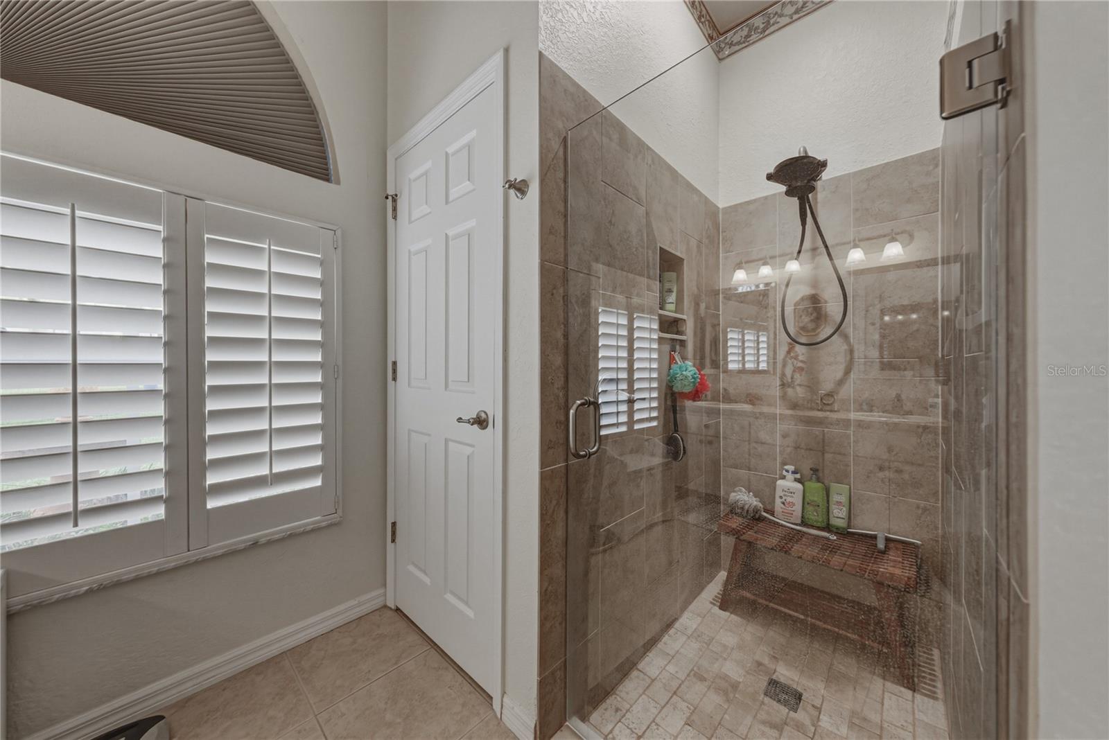 12215 WOODLANDS CIR — photo 36