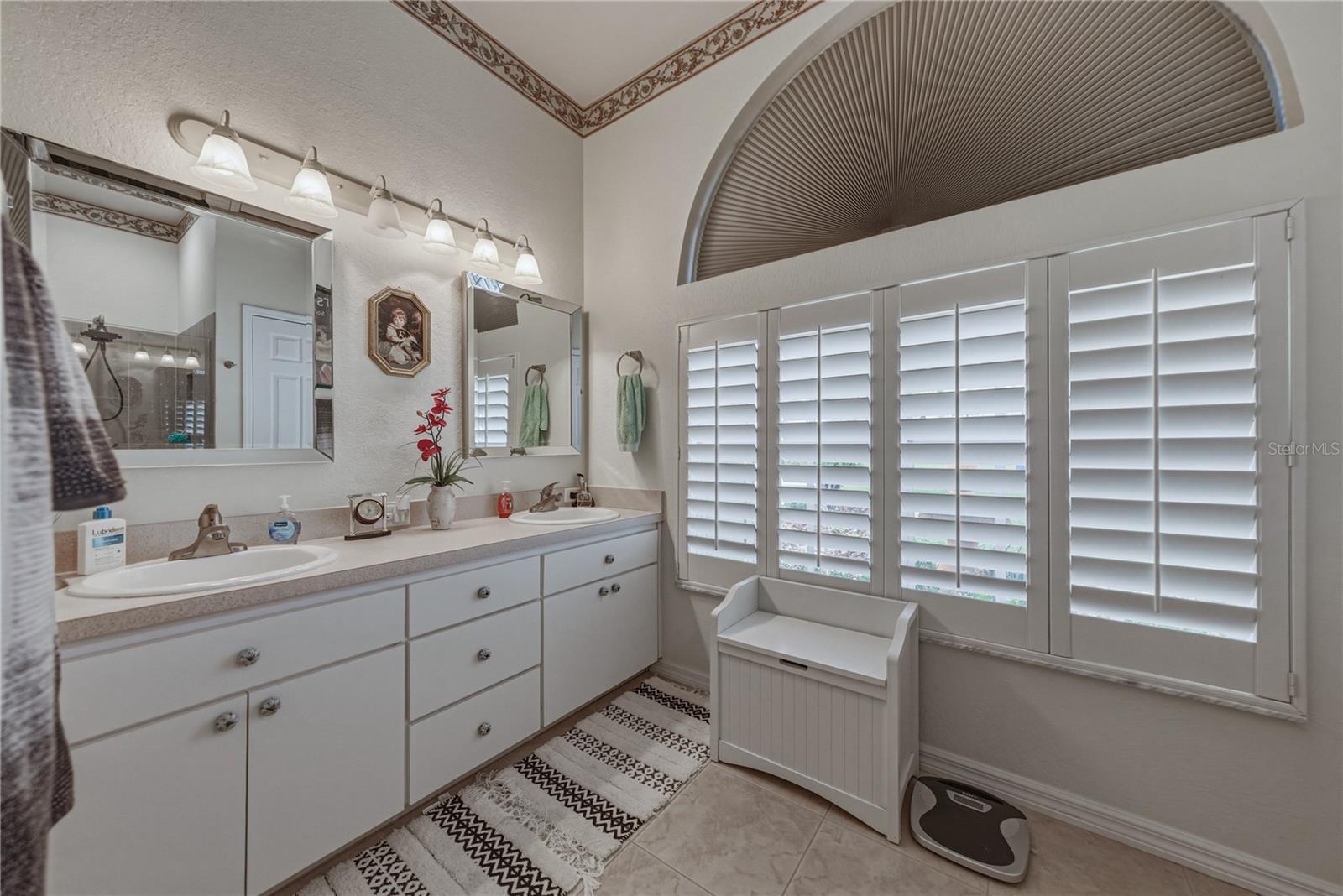 12215 WOODLANDS CIR — photo 34