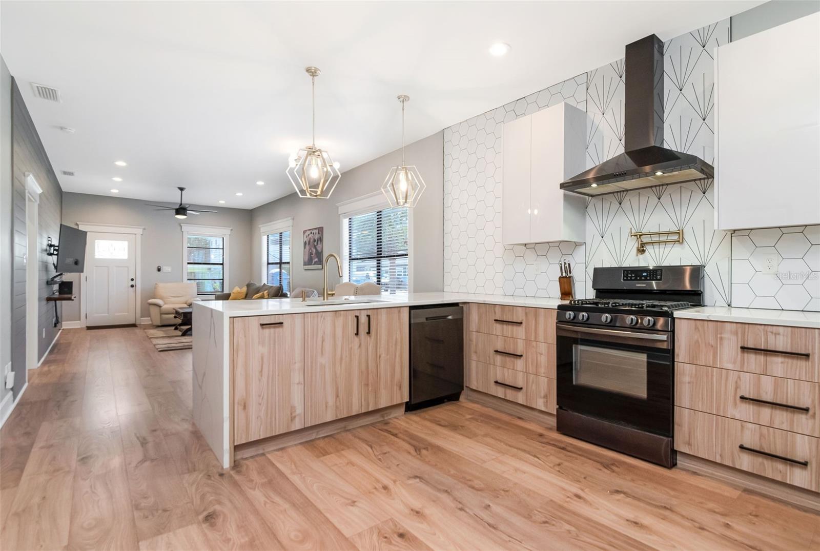 2507 W GRAY ST — photo 13