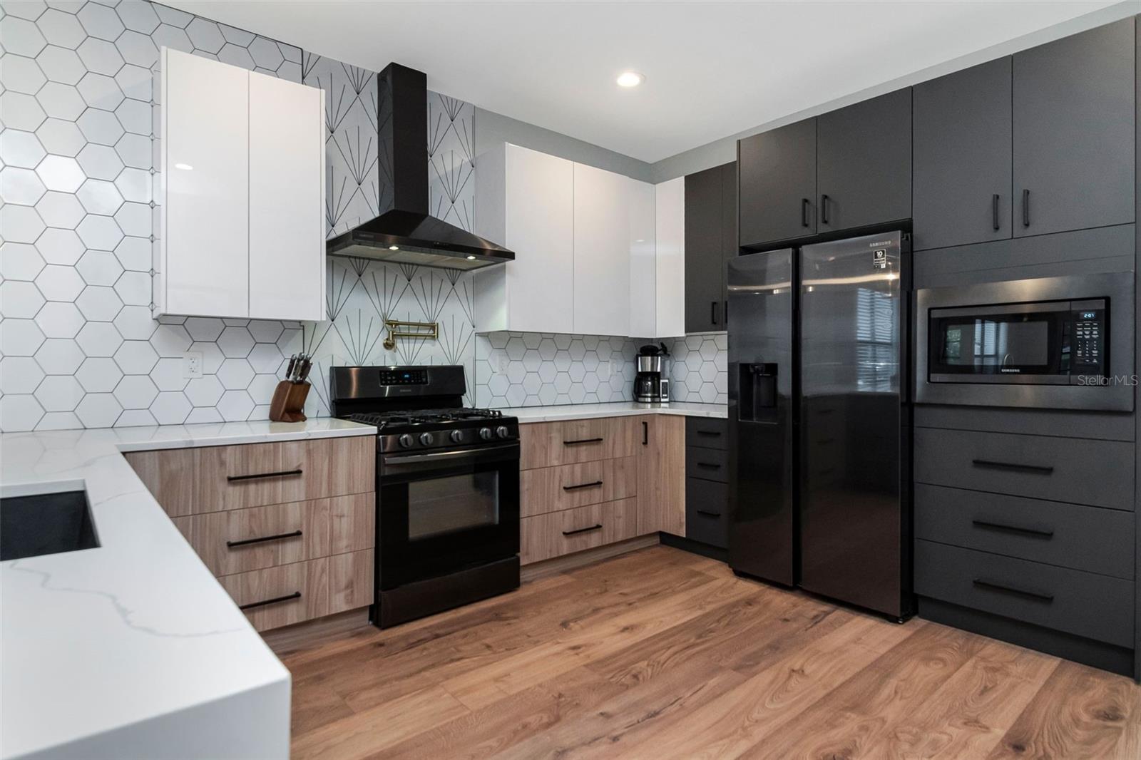 2507 W GRAY ST — photo 11