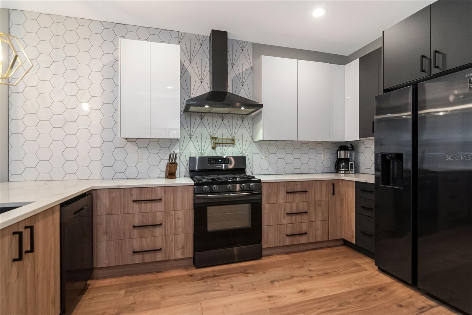 2507 W GRAY ST — photo 12