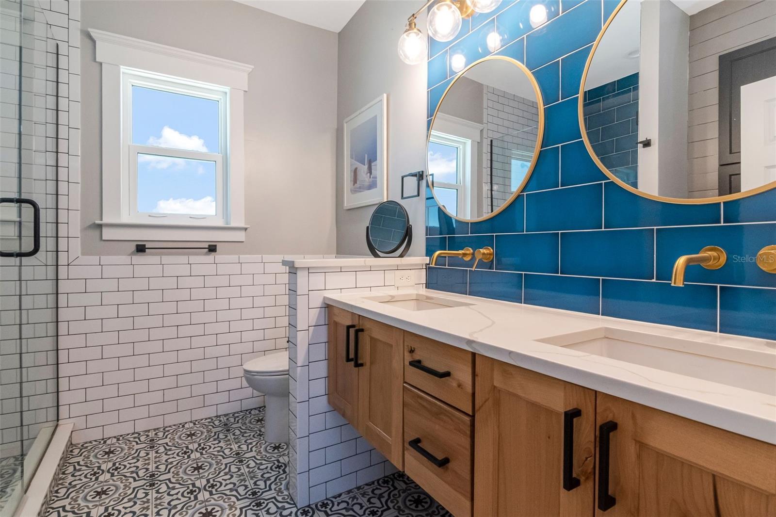2507 W GRAY ST — photo 19