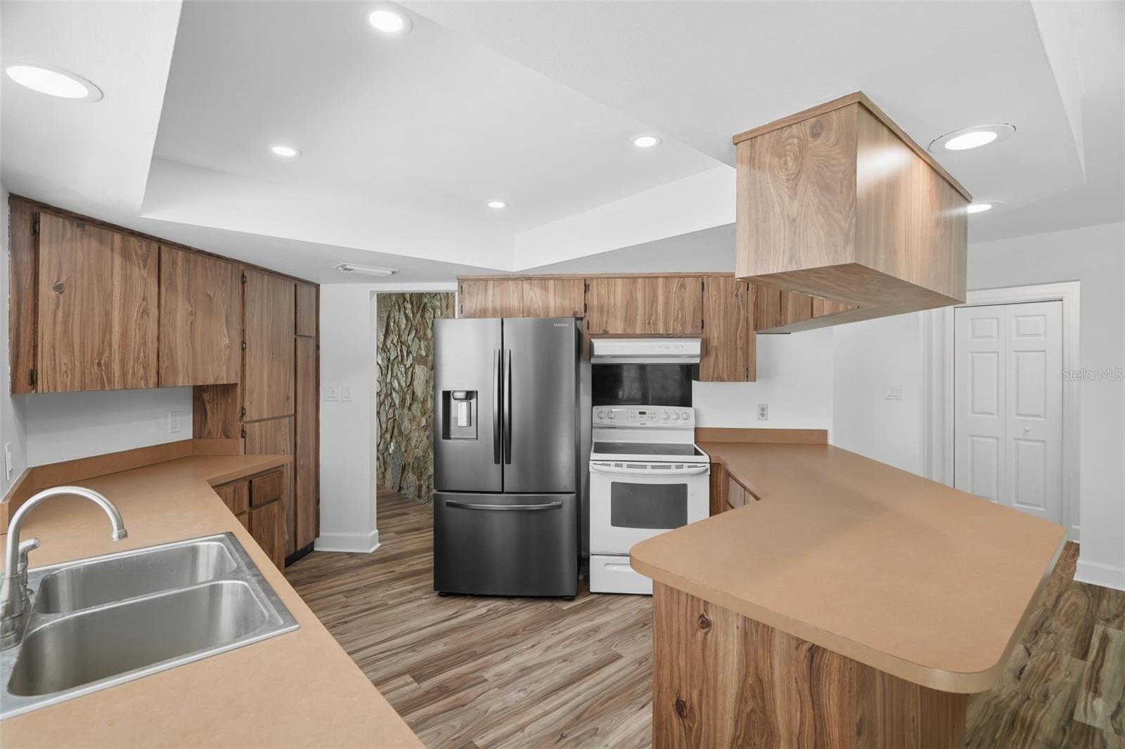 104 NESTLEBRANCH DR — photo 23