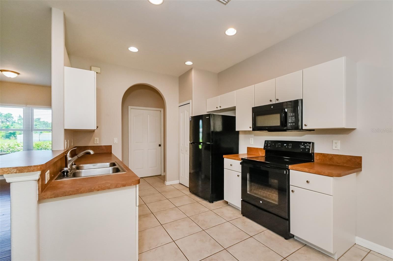4141 MERMELL CIR — photo 6