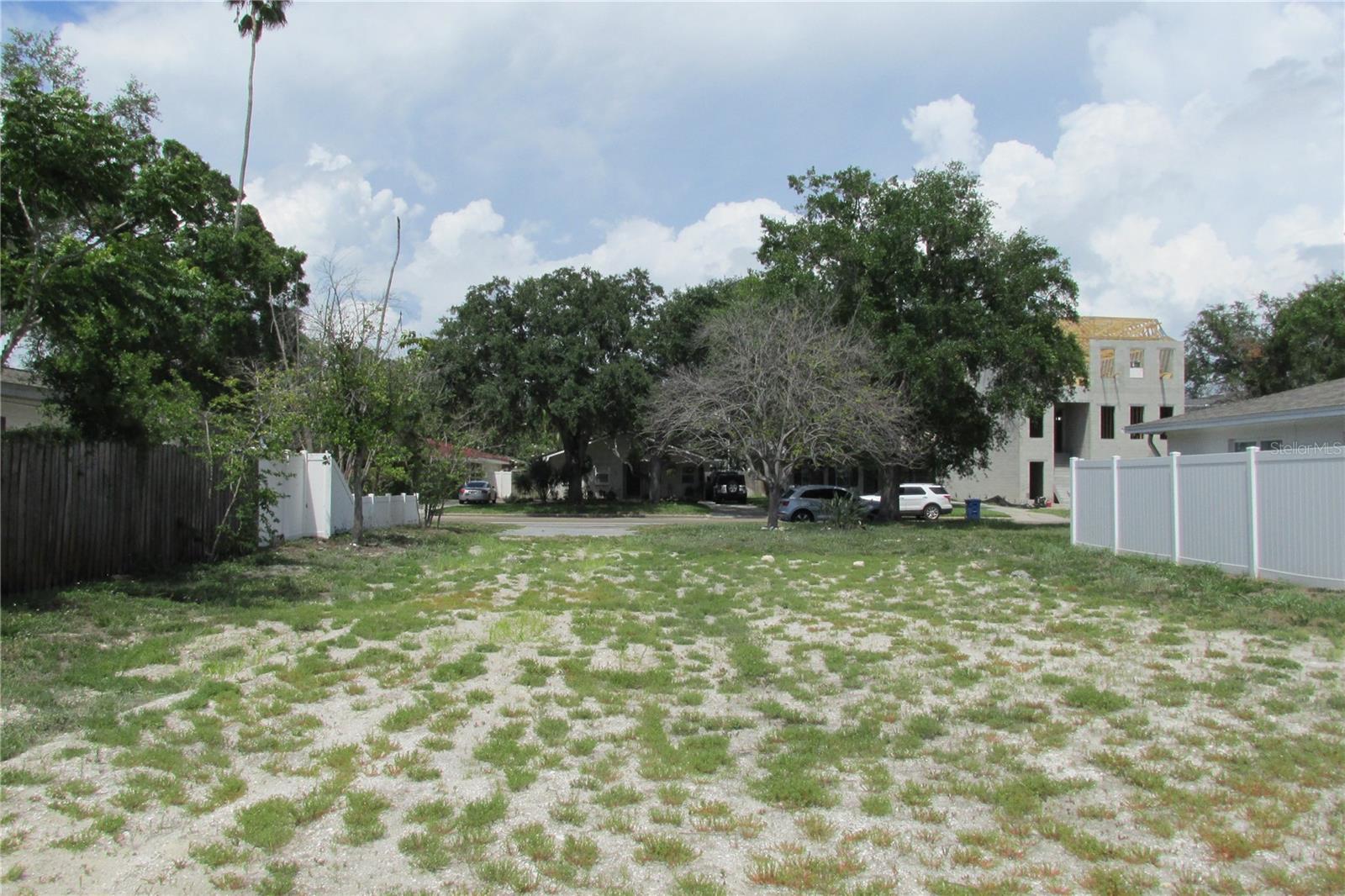 508 E DAVIS BLVD — photo 2
