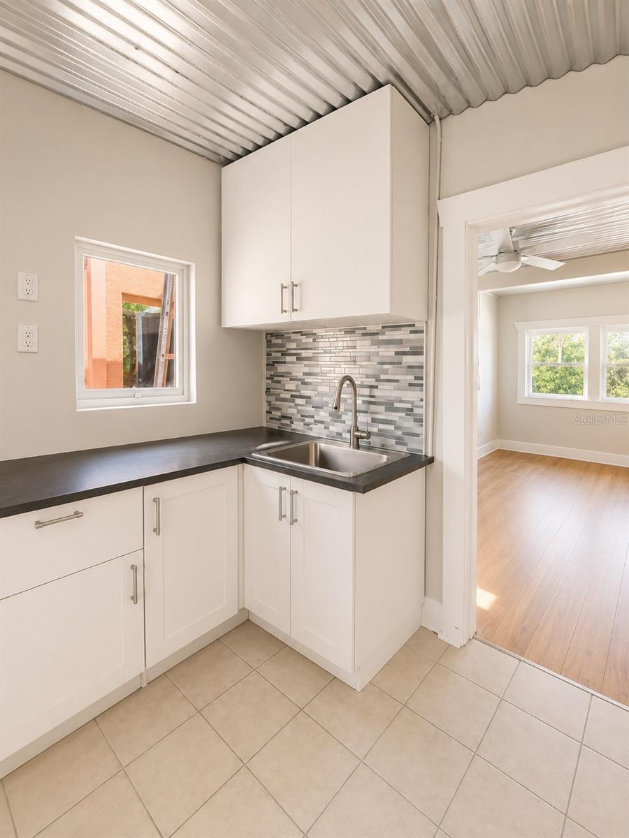 2316 N HIGHLAND AVE — photo 3