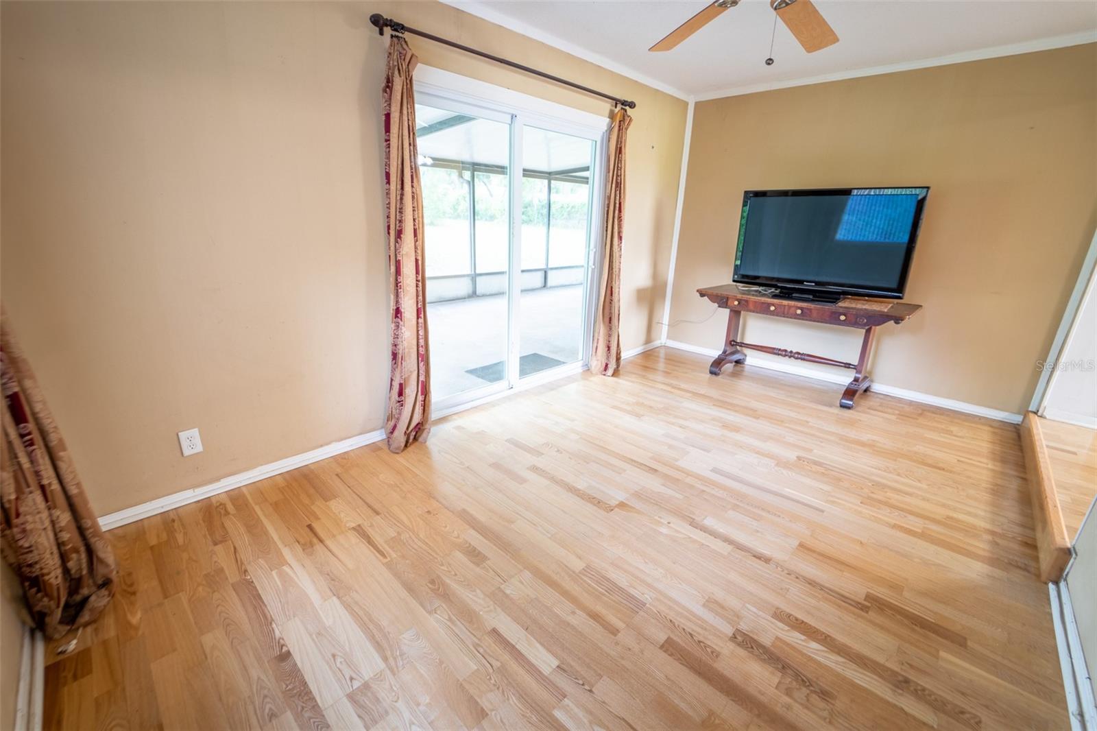 8214 VALRIE LN — photo 38