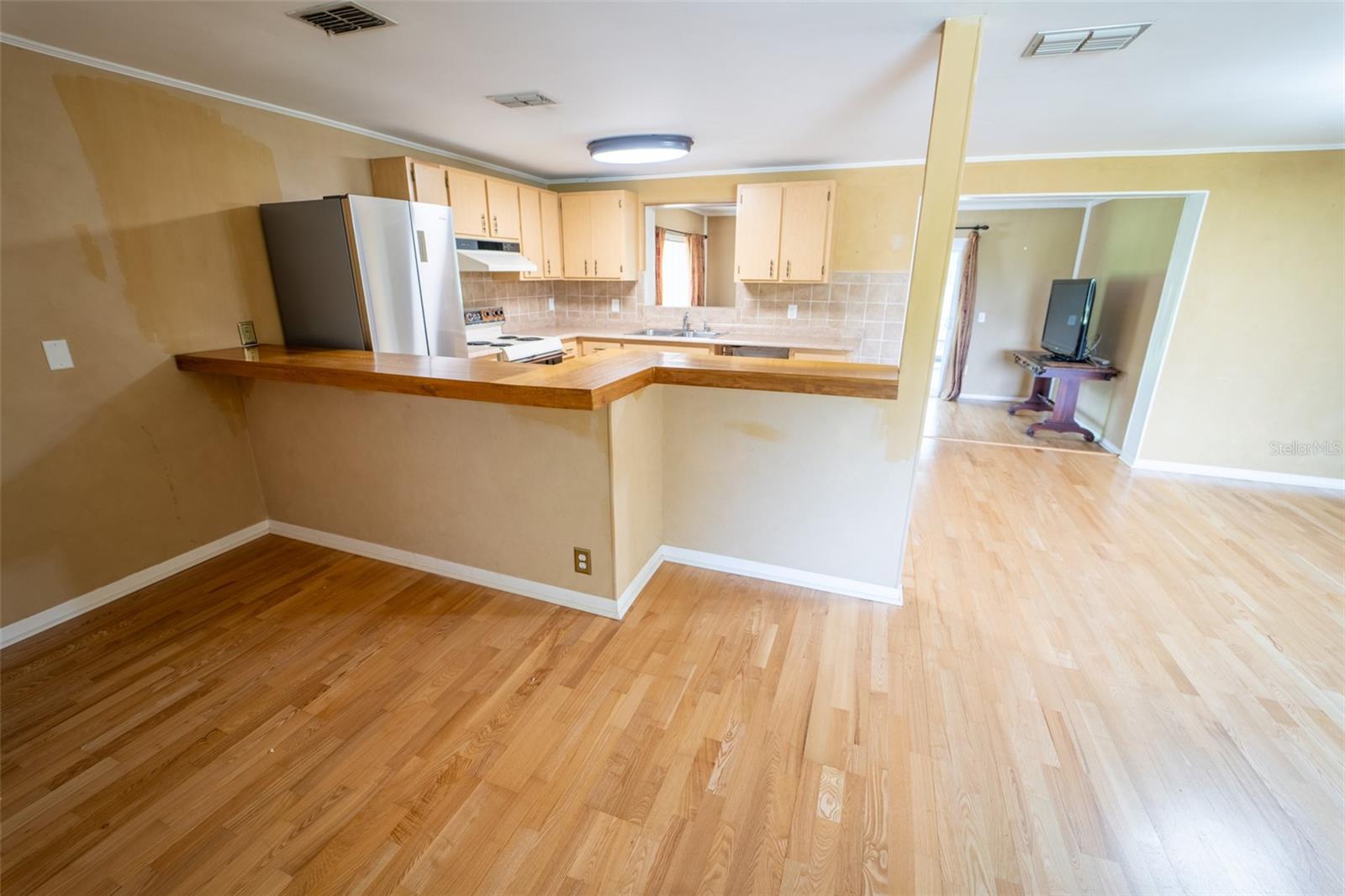 8214 VALRIE LN — photo 23
