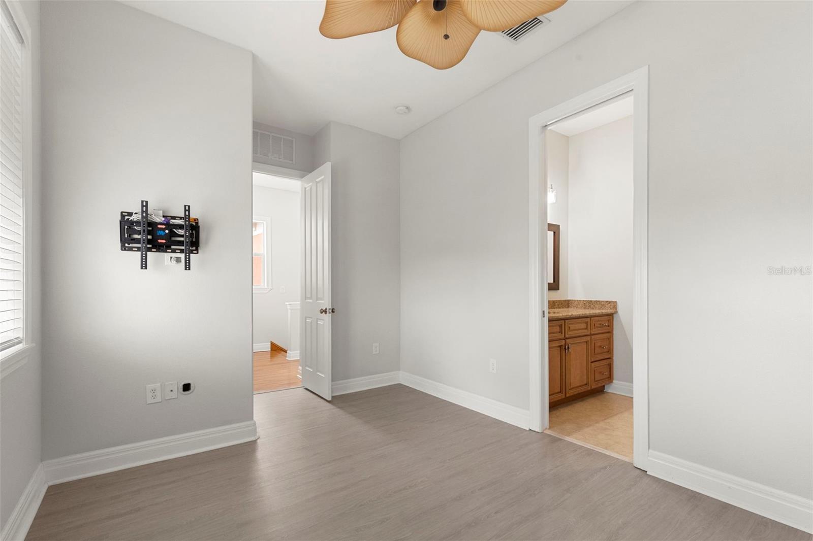 905 VILLA VENICIA WAY — photo 35