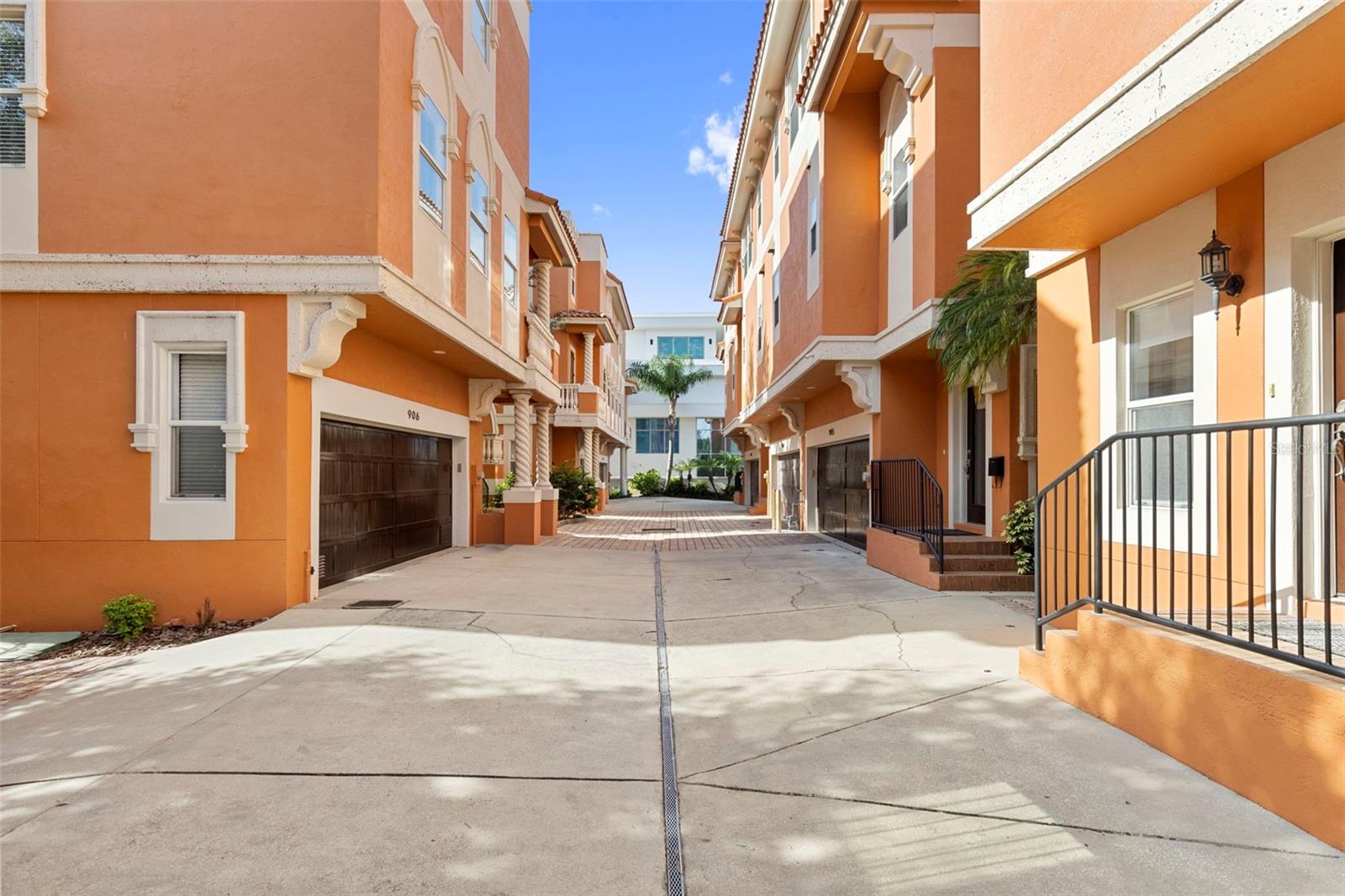 905 VILLA VENICIA WAY — photo 46