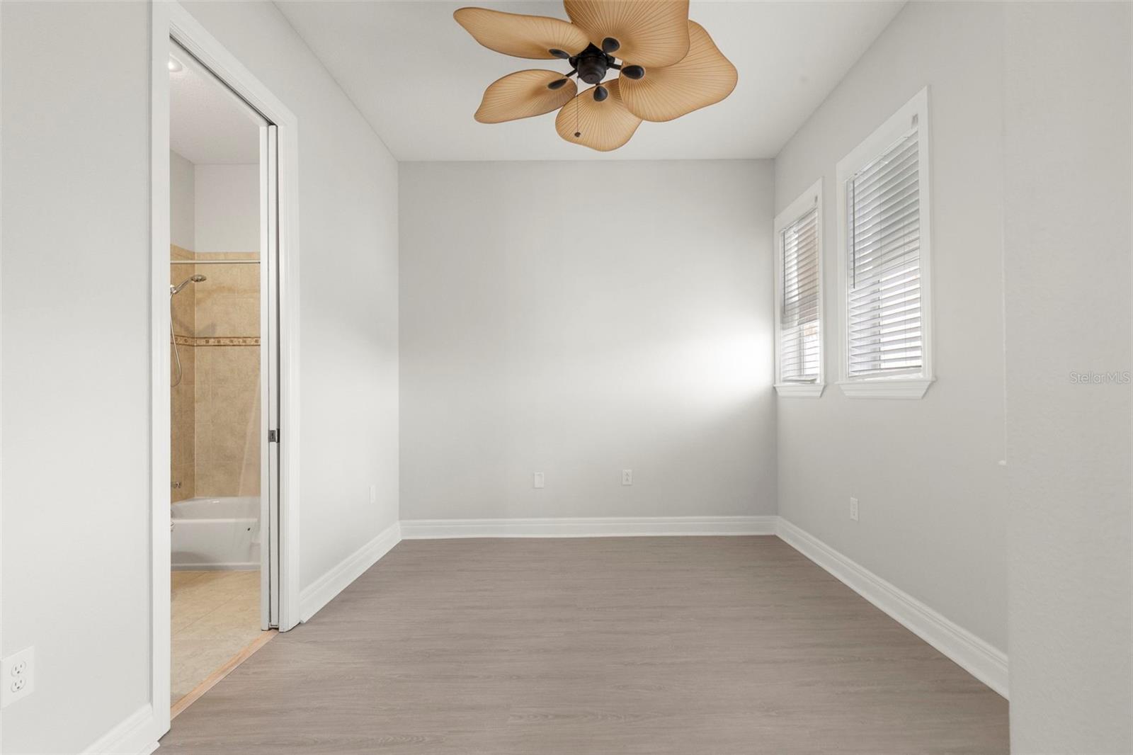 905 VILLA VENICIA WAY — photo 34