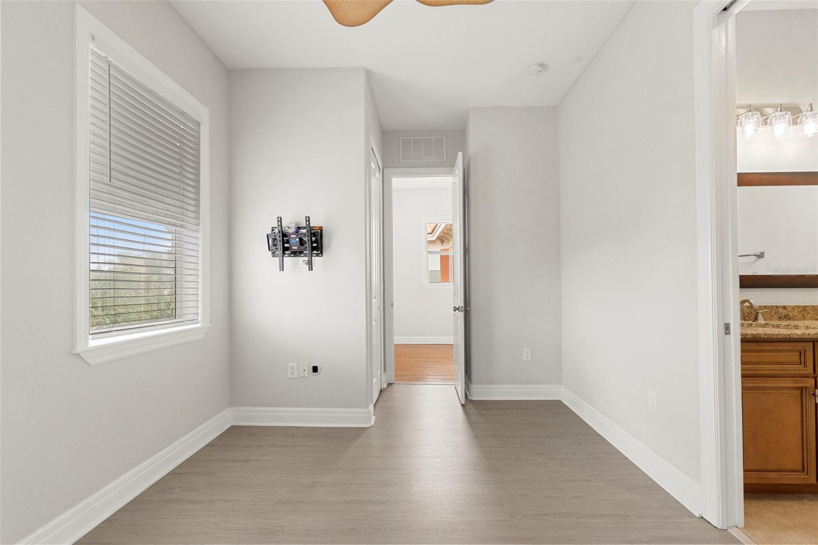 905 VILLA VENICIA WAY — photo 33