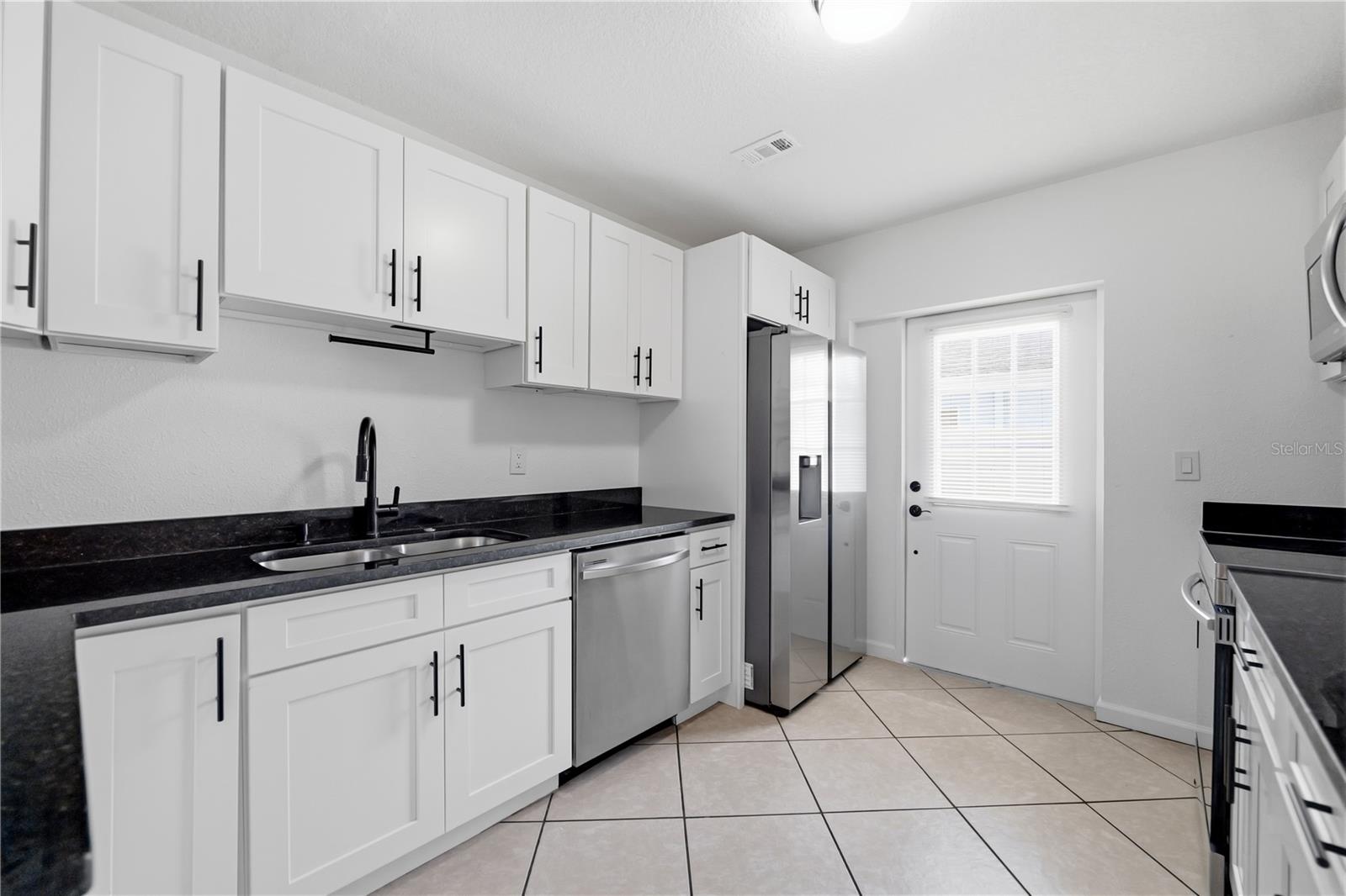 1514 BURNING TREE LN — photo 3