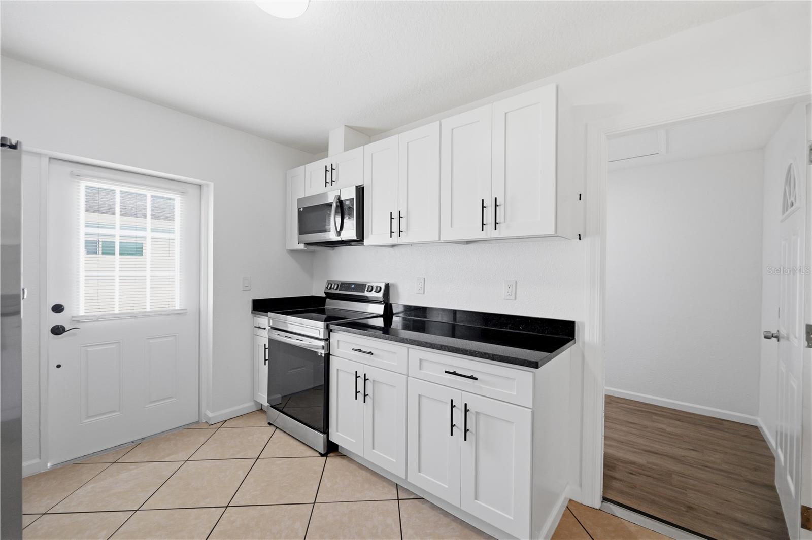 1514 BURNING TREE LN — photo 4