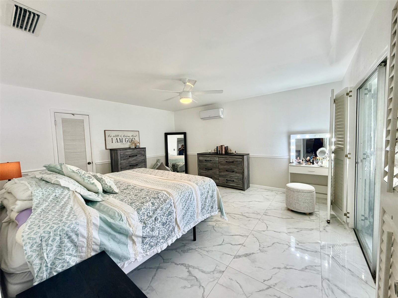 6004 MEMORIAL HWY — photo 8