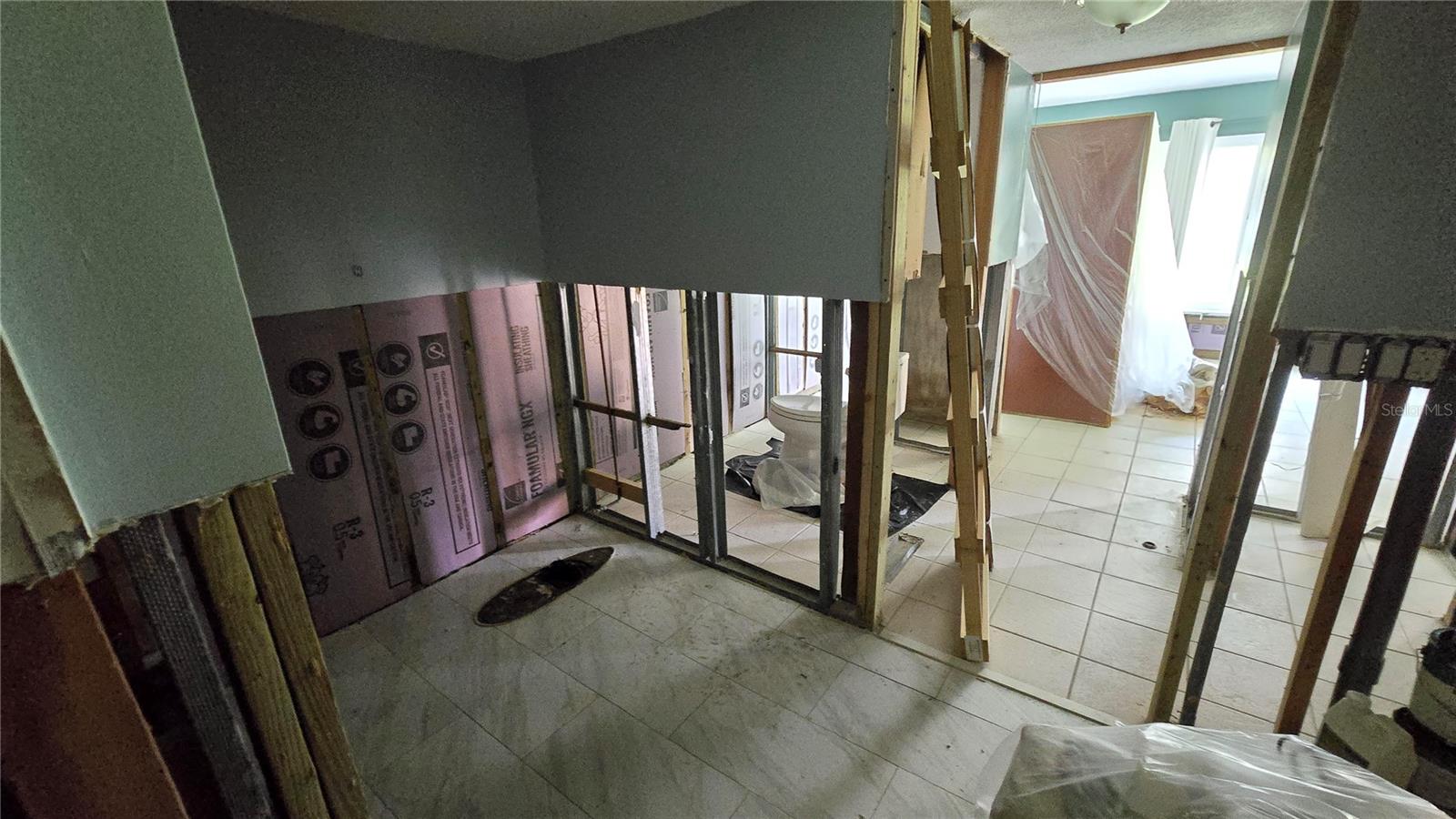 105 ISLAND WAY #112 — photo 21