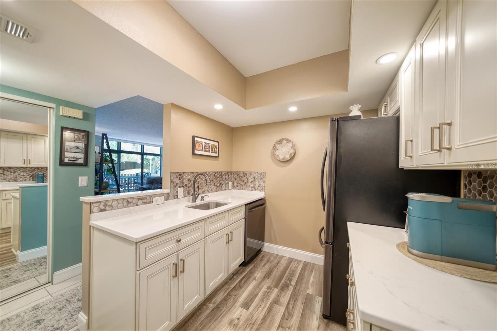 105 ISLAND WAY #112 — photo 32