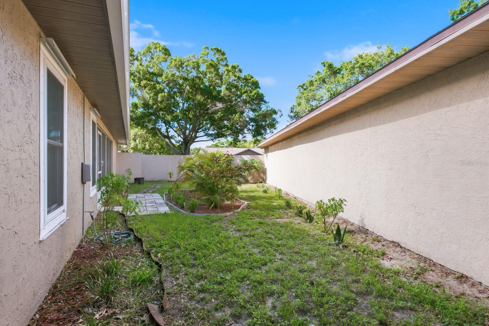 2767 VANESSA LN — photo 42
