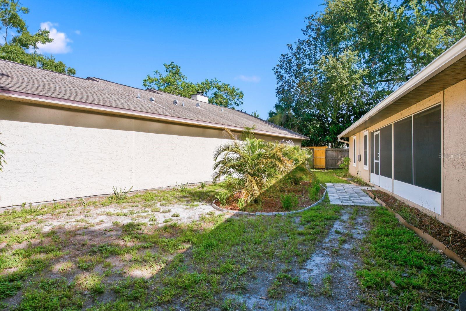 2767 VANESSA LN — photo 40