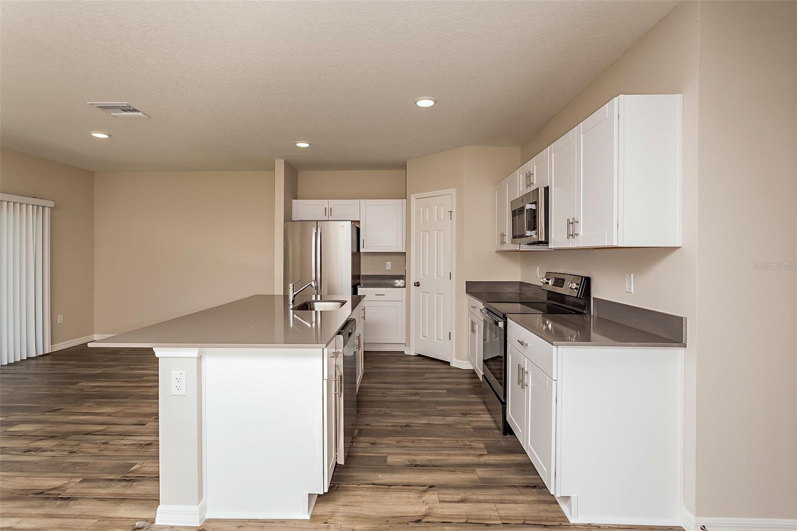 15208 MAUDE LANDING LOOP — photo 8