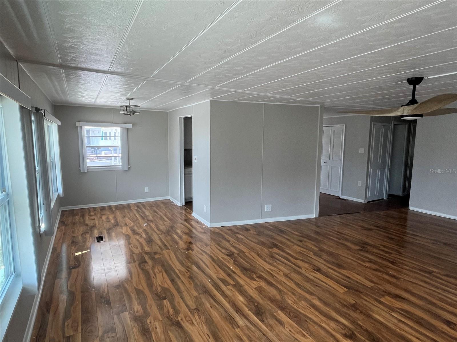 633 COMO DR — photo 10