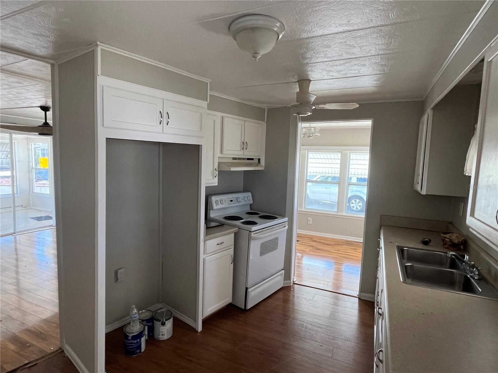 633 COMO DR — photo 6