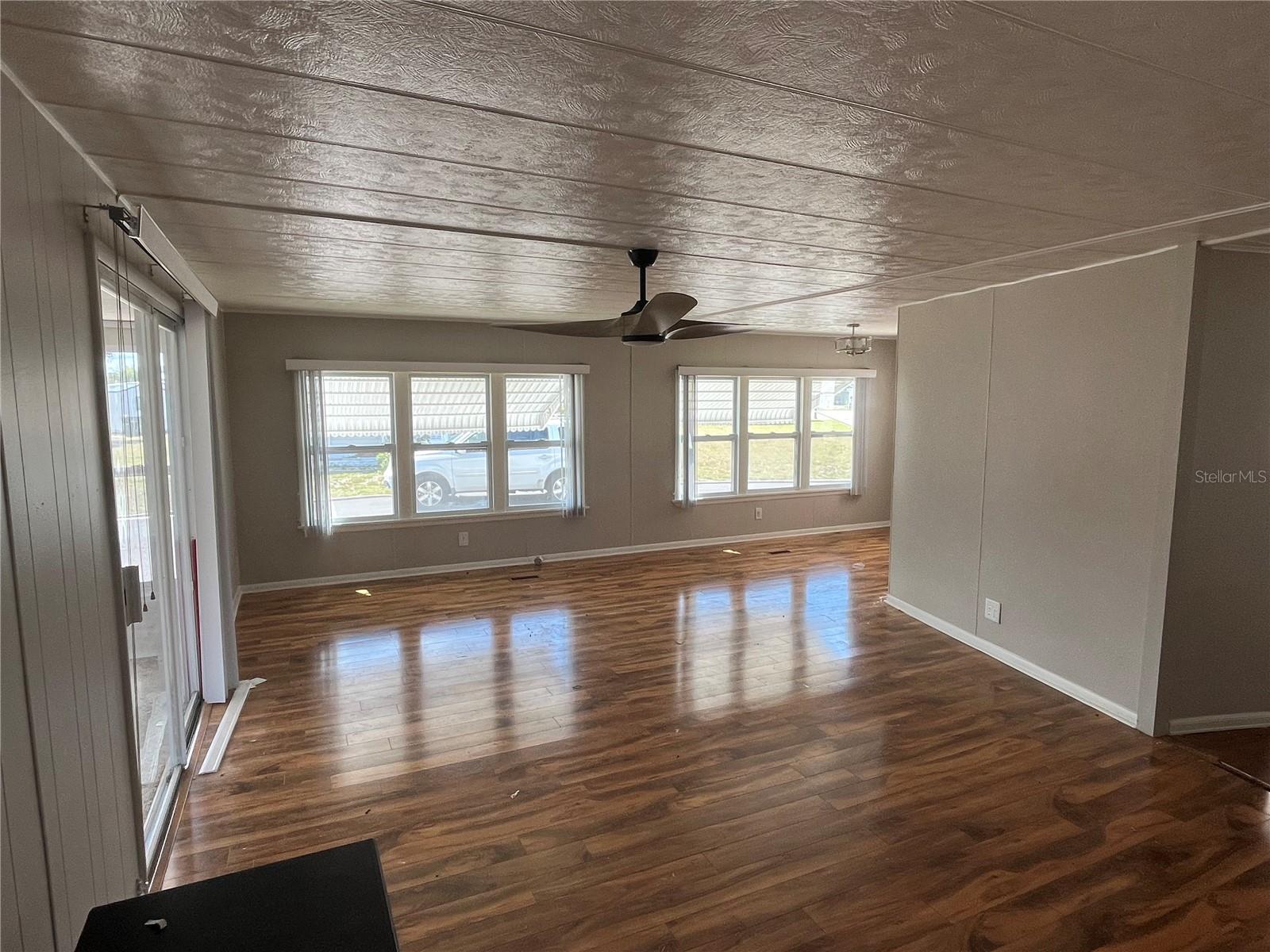 633 COMO DR — photo 8